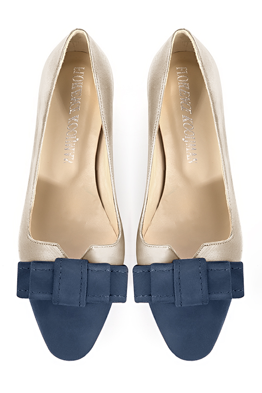 Denim blue and gold women's dress pumps, with a knot on the front. Round toe. Low kitten heels. Top view - Florence KOOIJMAN